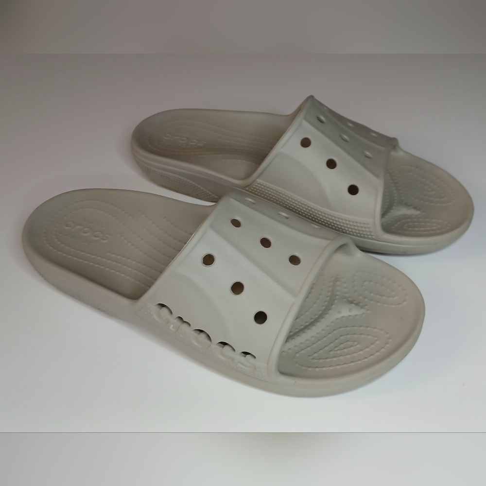 Iconic Crocs Comfort Slides